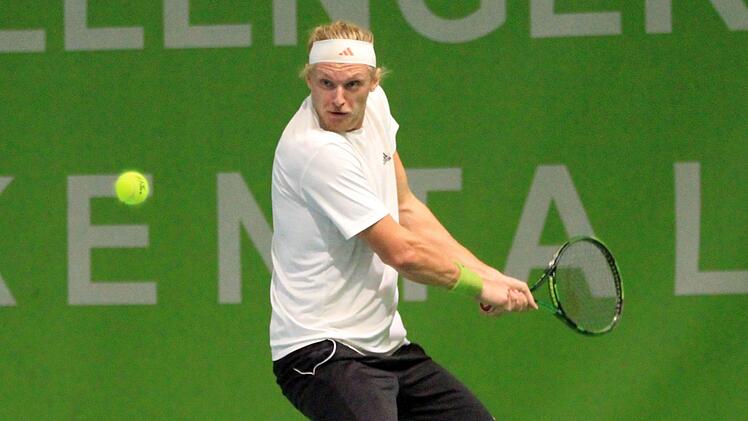 Erfolgreich durch die Qualifikations-"Mühle": Der Nürnberger Robin Kern steht nach dem dritten Erfolg seit Samstag im Hauptfeld des Eckentaler Tennisturniers. Foto: Bertram Wagner