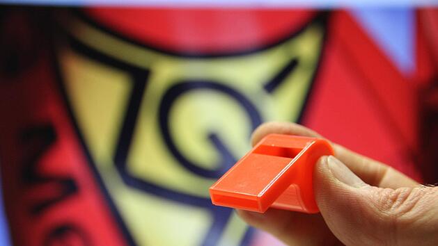 Seine Rede beim Warnstreik der FTE/Valeo-Mitarbeiter in Ebern hat dem Eberner Bürgermeister Jürgen Hennemann einen Anpfiff der freien Wähler eingetragen.  Eckehard Kiesewetter