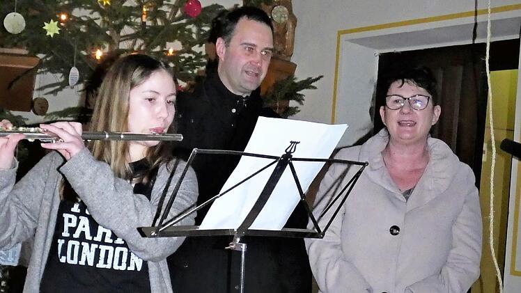 Mit Ehefrau Bianca sang Matthias Maschlinski an Heiligabend in der Christuskirche "O du fröhliche"; begleitet wurden sie von Stieftochter Angelina an der Querflöte.