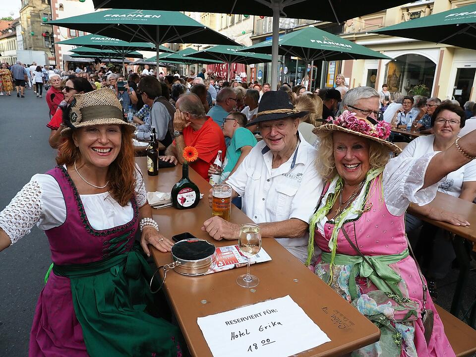 Authentische Saaletal-Weine, Spitzen-Bands und kulinarische Köstlichkeiten.