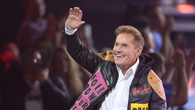 Dieter Bohlen darf bei DSDS 2026 zwei neue Gesichter am Jury-Pult begrüßen.