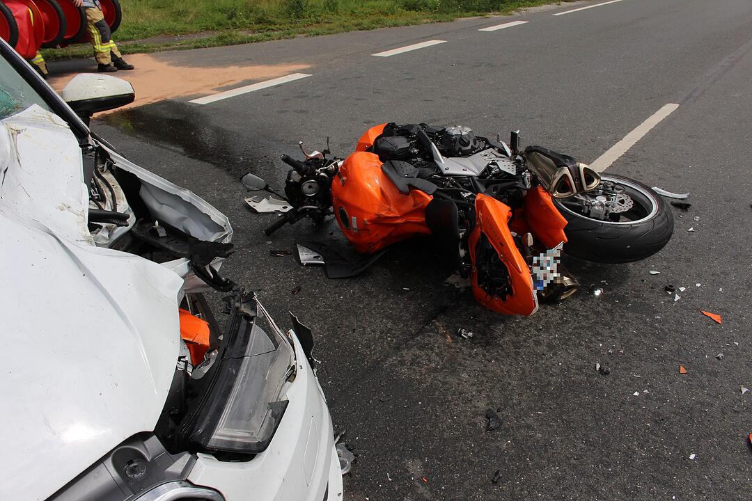 Kreis Neustadt/Aisch: Motorrad kracht ungebremst in Audi – 28-Jähriger stirbt