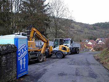 Baustelle Langenbergstraße: Oberhalb des Friedhofs steht der Bagger.  Foto: Gerd Schaar
