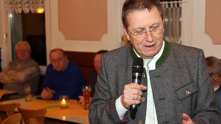 Oberbürgermeister Henry Schramm lobt die BR-Veranstaltungsreihe "Rundschau unterwegs". Schramm: "Näher am Leser - so soll es auch sein."