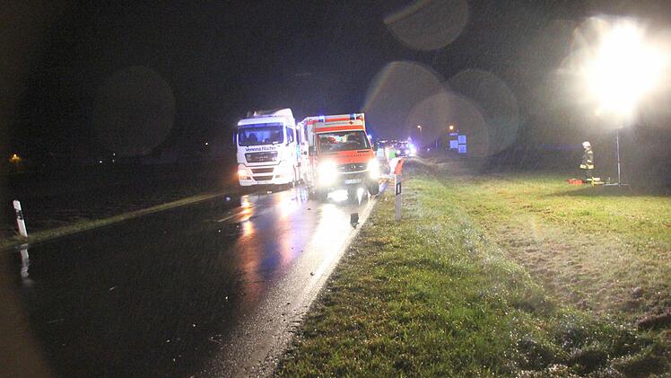 Eine Vielzahl an Rettungskräften war an der Unfallstelle.  Foto: Friedwald Schedel