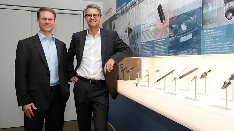 Martin Schultz und Oliver Seitz (von links) im Ausstellungsraum, Werkteil 1/2 Foto: Matthias Hoch