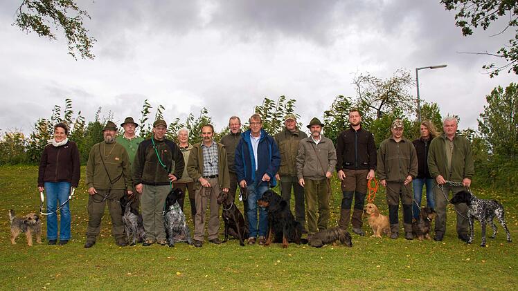 Zehn Teilnehmer absolvierten mit ihren Jagdhunden die Brauchbarkeitsprüfung der Kreisgruppe Haßfurt des Bayerischen Landesjagdverbandes. Eine Teilnehmerin legte mit ihrem Vierbeiner die Begleithundeprüfung mit Erfolg ab.Ulrike Langer