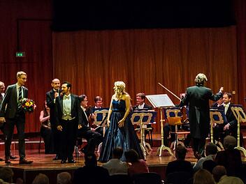 Reichlich Applaus gab es für das Alt-Wiener Strauss-Ensemble beim Konzert im Coburger Kongresshaus Rosengarten.Foto: Jochen Berger