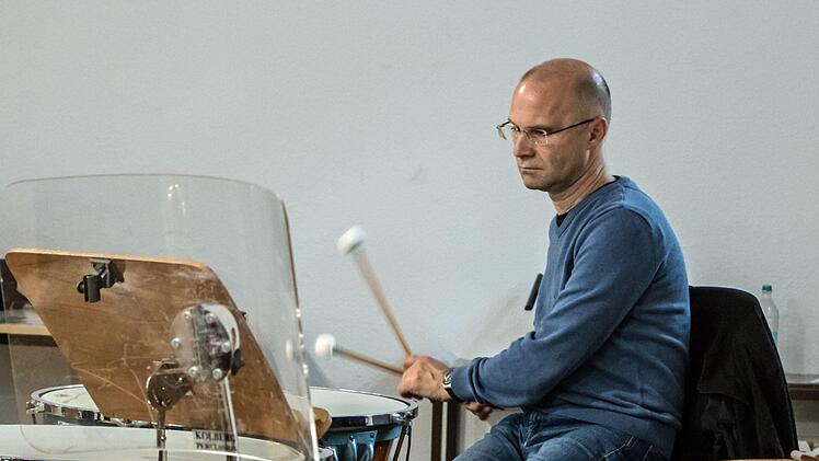 Coburgs Generalmusikdirektor Roland Kluttig probt mit dem Philharmonischen Orchester für das London-Gastspiel des Landestheaters.Foto:_Jochen Berger
