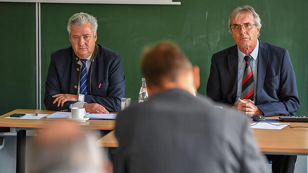 Stellten sich am Freitag den Fragen der Journalisten: Vizepr&auml;sident Matthias Gra&szlig;mann (links) und Gesch&auml;ftsf&uuml;hrer Bernd Sauer Foto: Ronald Rinklef