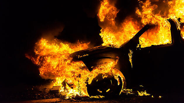 Car in fire, burning