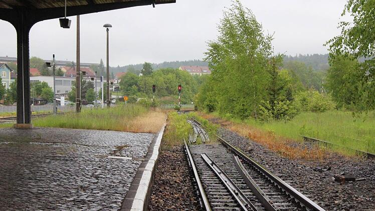 Gleis nach nirgendwo: Die Verbindung Eisfeld-Coburg ist seit 1945 gekappt.