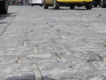 Die Fahrbahn der Schwedenstraße in Kronach wird saniert. Foto: Marco Meißner