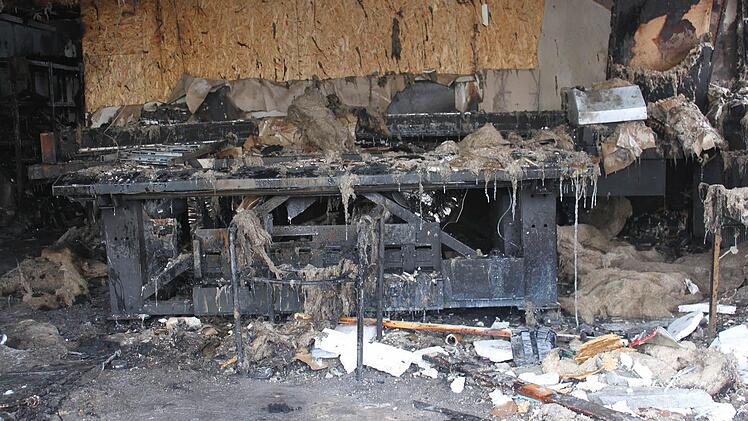 Man kann nur noch erahnen, dass hier einmal ein Gerät des Medienunternehmens stand.