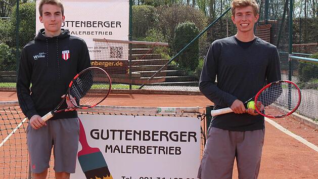 Die Sieger des Nachwuchscups Marcel Strickroth vom TC Bamberg (l.) neben seinem Finalgegner Max Steinberger (TC Markwasen, Reutlingen).  Fotos: privat