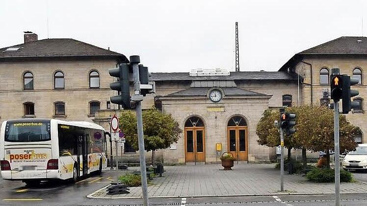Der Grundstein für das große Bahnhofsgebäude in Lichtenfels wurde am 20. September 1862 gelegt.