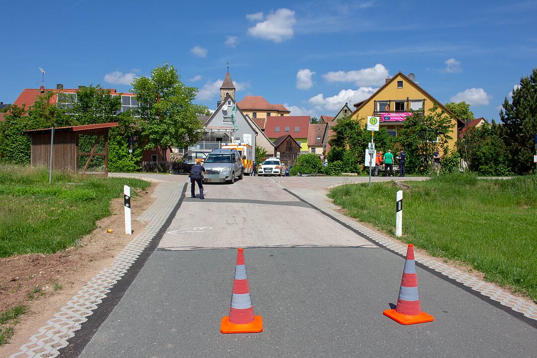 Radfahrer hat Glück im Unglück nach Kollision mit Auto