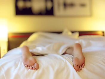In Hof brach eine 37-J&auml;hrige in die Wohnung eines Mannes ein, um dort in seinem Bett zu schlafen. Der Mann ergriff sofort die Flucht und rief die Polizei. Symbolfoto: pixabay/pixabay.com