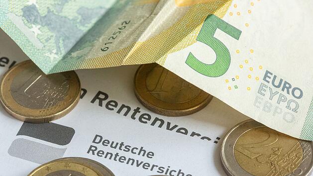 Sollten die Beamten-Pensionen abgeschafft werden? Deutsche mit klarer Meinung