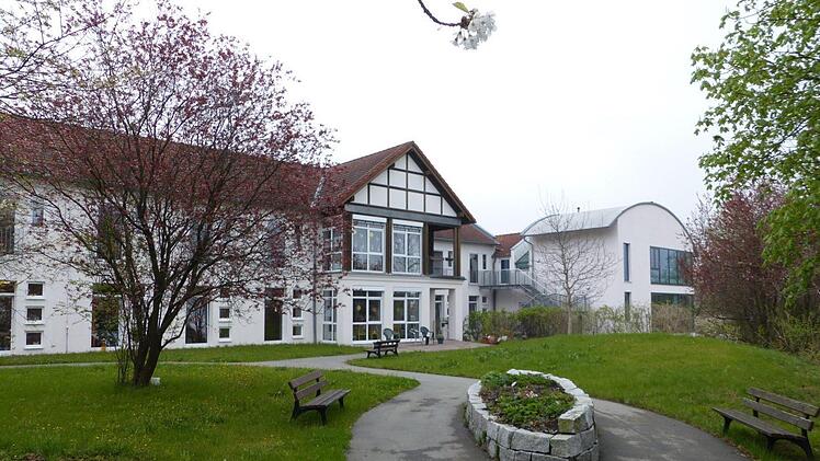 Außenansichten des erweiterten und modernisierten BRK-Seniorenheimes MarktleugastFoto: Klaus-Peter Wulf