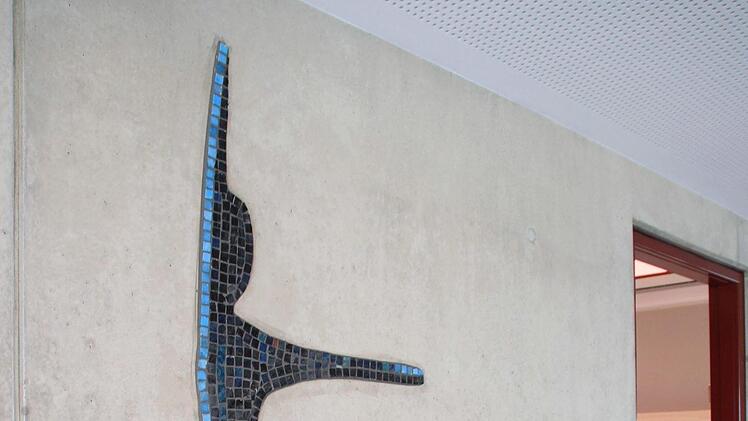 Zwei Figuren aus dem Gesamtkunstwerk an der alten Halle wurden "gerettet". Foto: Andreas Dorsch