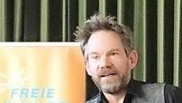Der 44-jährige Gymnasiallehrer Frank Helmerich aus Bad Königshofen ist der Direktkandidat der Freien Wähler für die Bundestagswahl.