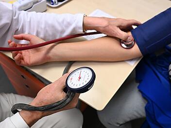 Krankenkassen 2027: Wer jetzt mit Mehrkosten rechnen muss