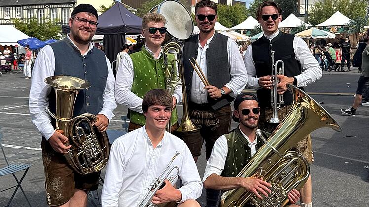 Musikalische Unterst&uuml;tzung in Vernon durch &bdquo;Los Filios&ldquo;