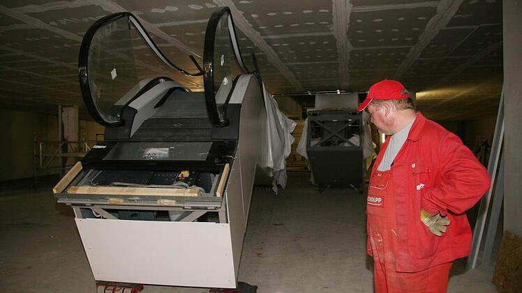 Die neue Rolltreppe für C & A wiegt +über sechs Tonnen und wurde in einer aufsehenerregenden Aktion angeliefert - schon morgens um 5 Uhr.