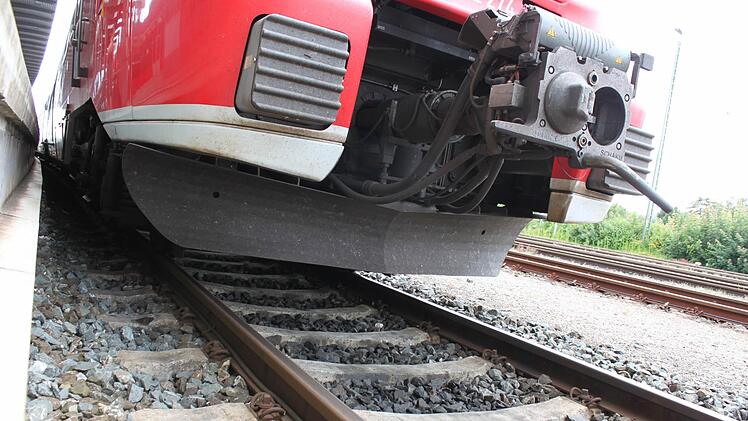 Bei der Entgleisung ist zum Glück niemand verletzt worden. Symbolbild Daniel Karmann/ dpa