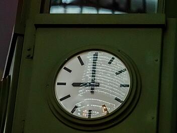 Bis dato ist in Bayern ab 22 Uhr Ausgangssperre. Müssen wir künftig schon um 21 Uhr zuhause sein?