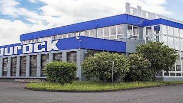 P&uuml;nktlich zum Tag der offenen T&uuml;r am 03. Juli erstrahlt das Firmengeb&auml;ude von Blaurock in Salz in elegantem Blau-Grau.  Foto: PR