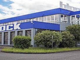 Pünktlich zum Tag der offenen Tür am 03. Juli erstrahlt das Firmengebäude von Blaurock in Salz in elegantem Blau-Grau.  Foto: PR