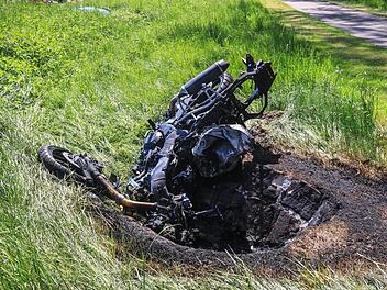 Die B26  war am Samstag bei Ro&szlig;stadt im  unterfr&auml;nkischen Landkreis  Ha&szlig;berge f&uuml;r mehrere Stunden komplett gesperrt. Grund war ein t&ouml;dlicher Motorradunfall. Symbolbild, Foto: NEWS5 / Merzbach