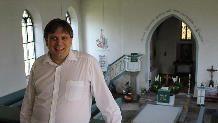 Pfarrer Carsten Friedel in seiner Kirche in Geroda Foto: Julia Raab