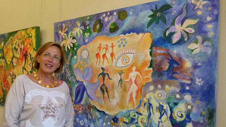 Hannelore Heider mit ihrem Werk "Land der Frauen". Foto: Marion Krüger-Hundrup