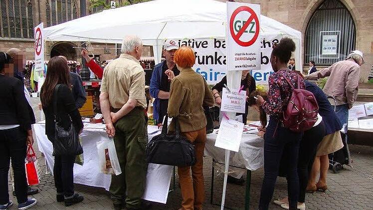 GEZnoch Infostand in Nürnberger Innenstadt.