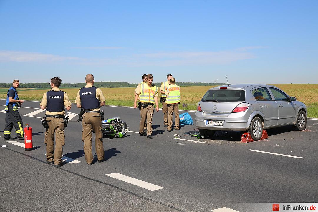 Kreis Schweinfurt: Motorrad  übersehen – Fahrer verstirbt noch an der Unfallstelle