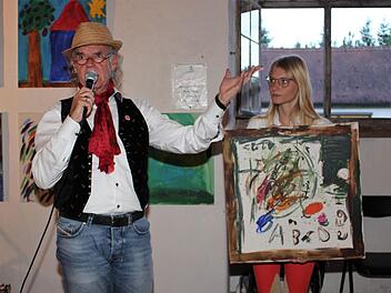 8514 ABC mit einem, der um die Ecke guckt, nannte KKK dieses Kinderbild. rechts Stefanie Fehlinger  Foto: Evi Seeger