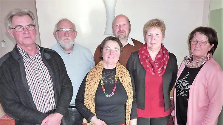 Ein Leitungsteam ist für die KAB Neukenroth verantwortlich (v. r.): Marlene Strohmer, Sabine Fleischmann, Norbert Fleischmann, Maria und Robert Gerstner. Hans Strohmer (l.) ist Revisor. Fotos: G. Fleischmann