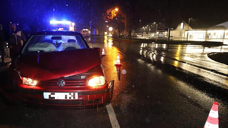Am Golf entstand nach einer ersten Schätzung der Polizei ein Schaden in Höhe von etwa 5000 Euro. Foto: Marian Hamacher