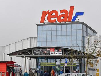 Real Hallstadt kündigt vorübergehende Schließung an - Supermarkt plant "Modernisierungsmaßnahmen"