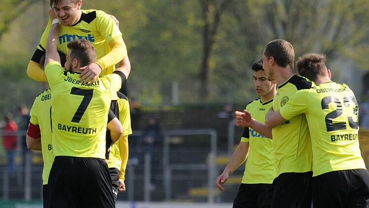 Die Bayreuther Fußballer dürfen wohl Mitte Juli gegen den spanischen Top-Klub FC Valencia antreten. Foto: Peter Mularczyk