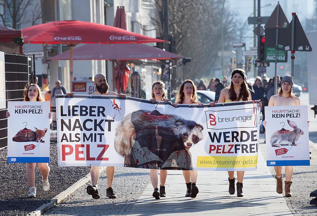 Demonstration vor der Fashion Week