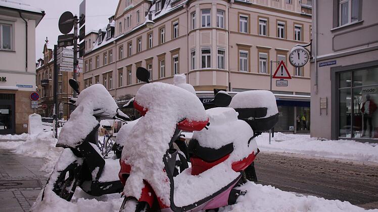 13 Zentimeter Schnee waren in der Nacht auf Montag in Bad Kissingen gefallen. Foto: Benedikt Borst