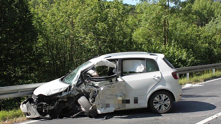 Ein junger Mann wurde am Dienstag bei einem Unfall auf der B287 schwerst verletzt. Foto: Thomas Mäuser