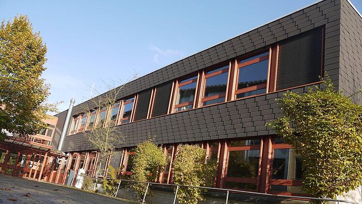 Der Beta-Bau des Neustadter Arnold-Gymnasiums wird, wenn alles glatt läuft, im kommenden Jahr saniert.  Mindestens 5,5 Millionen Euro stehen dafür als Kosten im Raum.