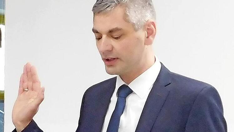 Bürgermeister Dirk Friesen bei der Vereidigung Foto: G. Hütgens