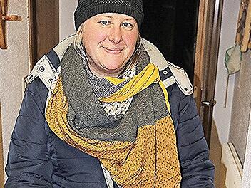 Julia Welsch mit "Bauchladen": Sie trug alle Körbe mit den von ihr sortierten Päckchen an jene aus, die bei ihr 24 Produkte abgeliefert hatten.