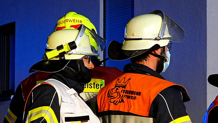 Brandmelder verhindert Schlimmeres: Feuer in Wohnhaus sorgt für Großeinsatz